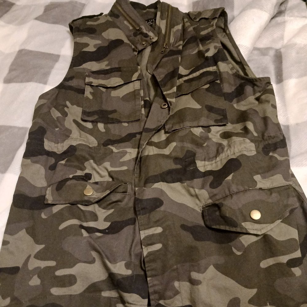 Womens camo vest